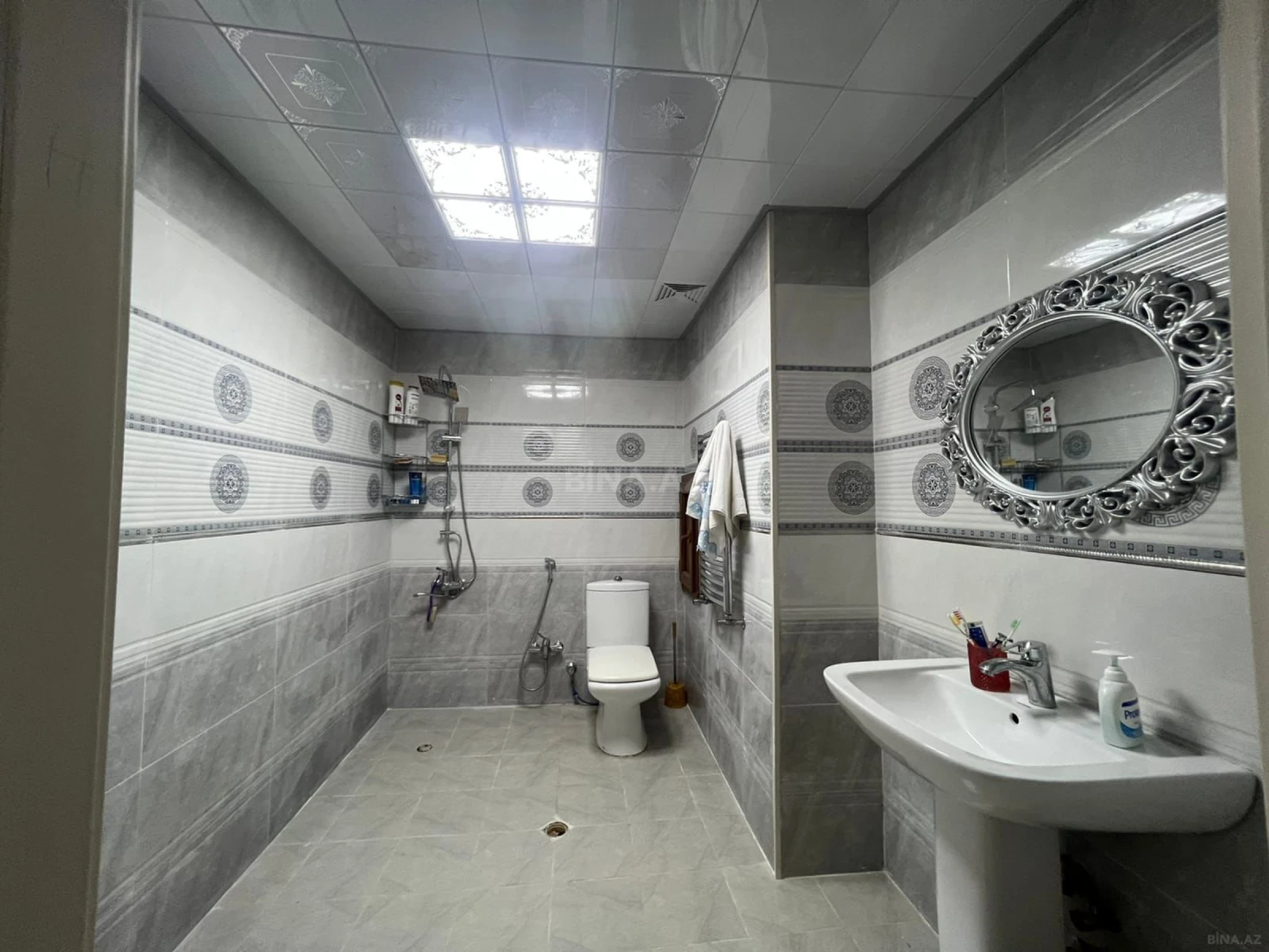 Kirayə verilir 2 otaqlı mənzil 70 m²
