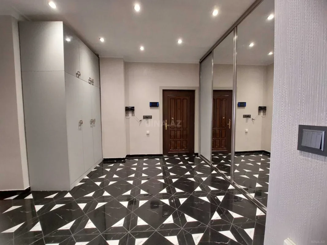Kirayə verilir 3 otaqlı mənzil 130 m²