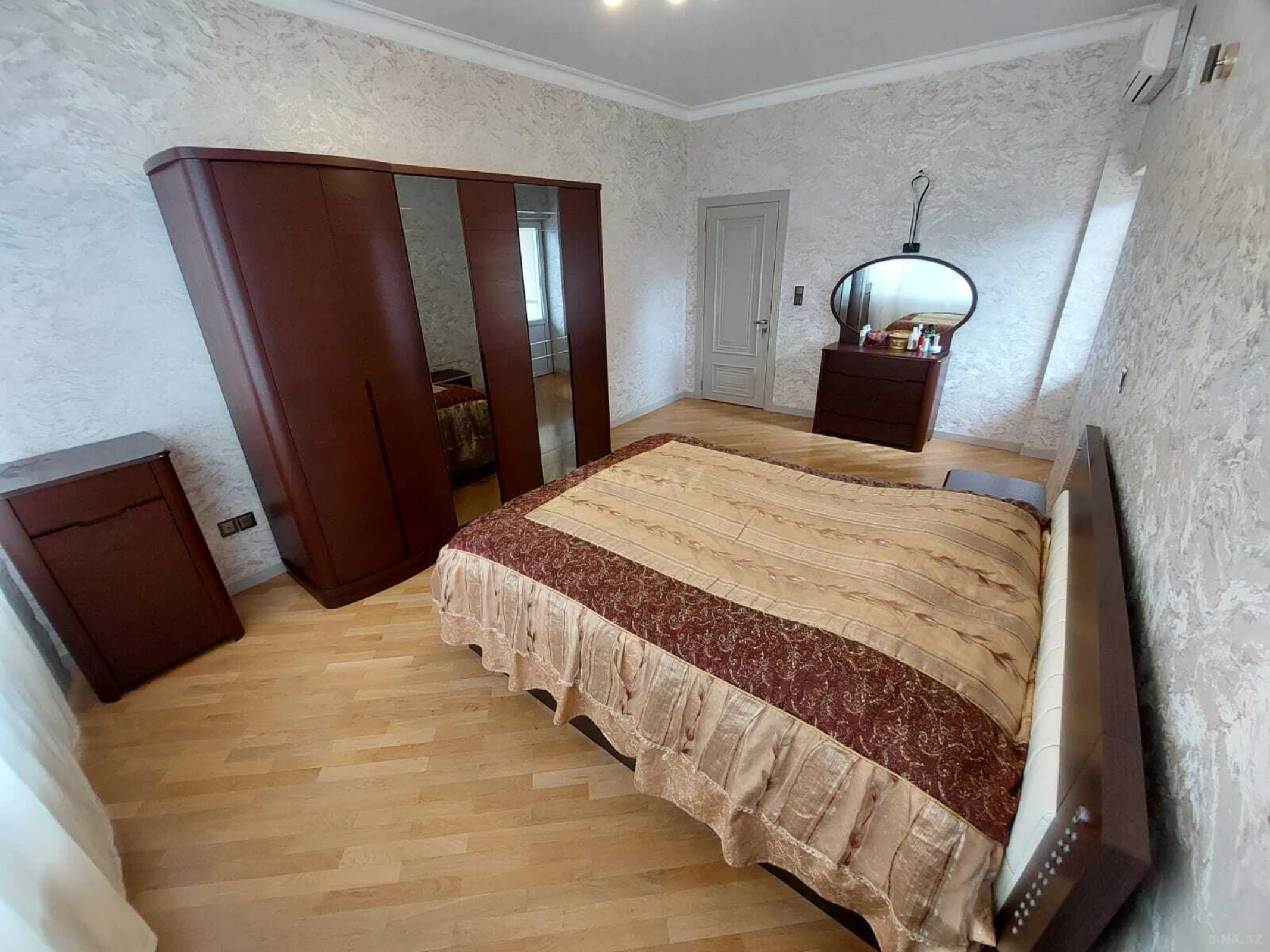 Kirayə verilir 3 otaqlı mənzil 130 m²