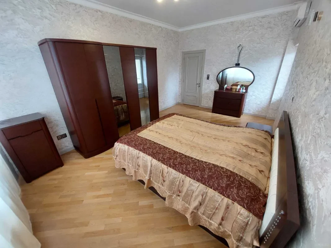 Kirayə verilir 3 otaqlı mənzil 130 m²