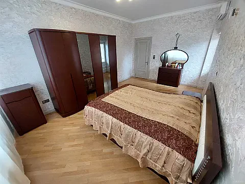 Kirayə verilir 3 otaqlı mənzil 130 m²