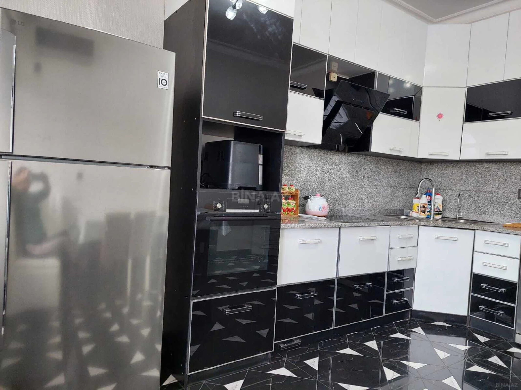 Kirayə verilir 3 otaqlı mənzil 130 m²