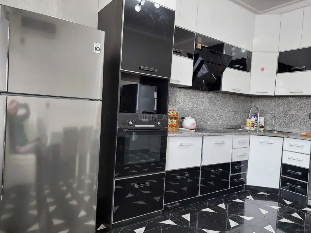 Kirayə verilir 3 otaqlı mənzil 130 m²