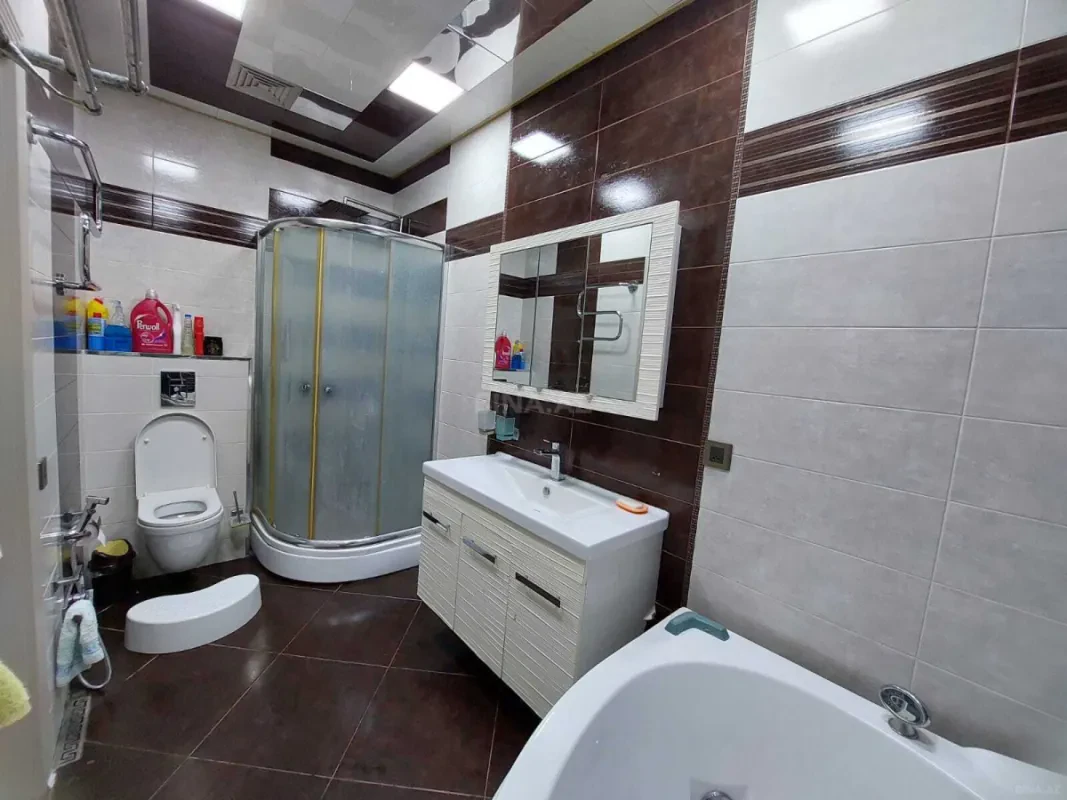 Kirayə verilir 3 otaqlı mənzil 130 m²