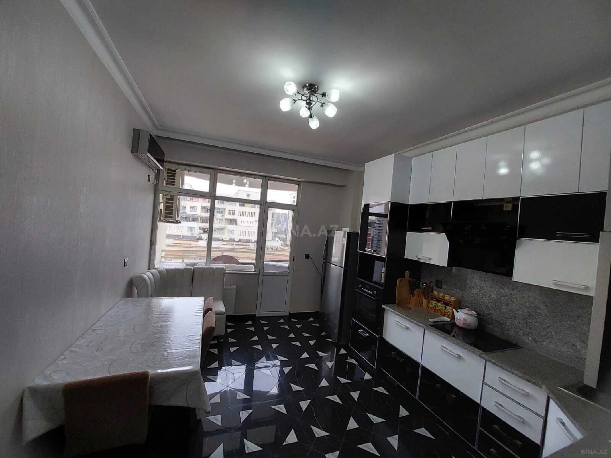 Kirayə verilir 3 otaqlı mənzil 130 m²