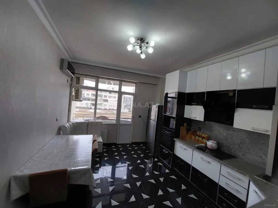 Kirayə verilir 3 otaqlı mənzil 130 m²