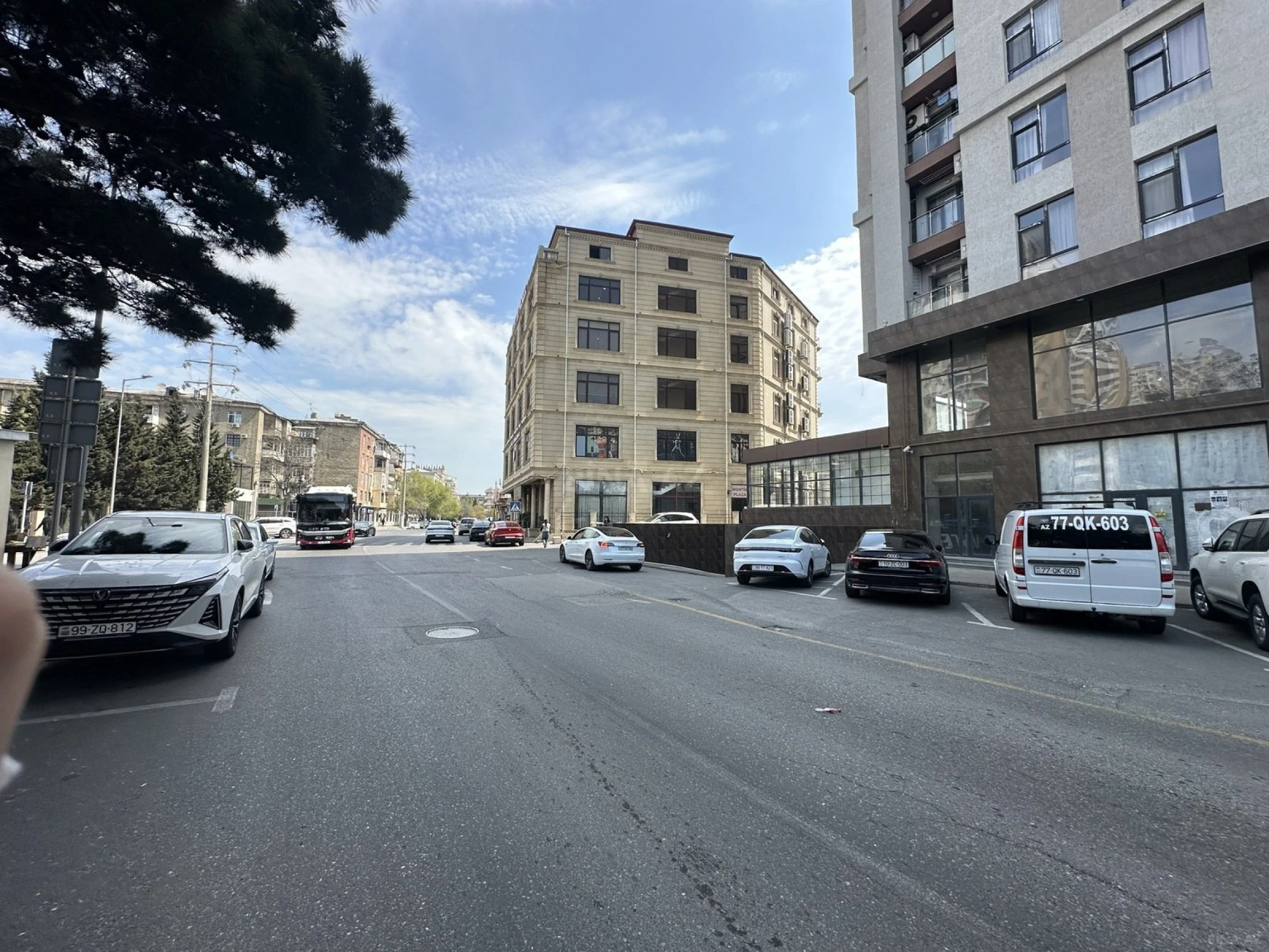 Satılır obyekt 220 m²