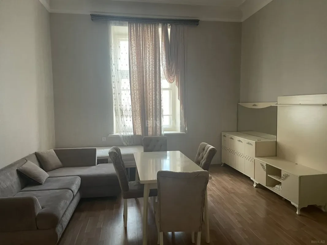 Kirayə verilir 2 otaqlı mənzil 75 m²