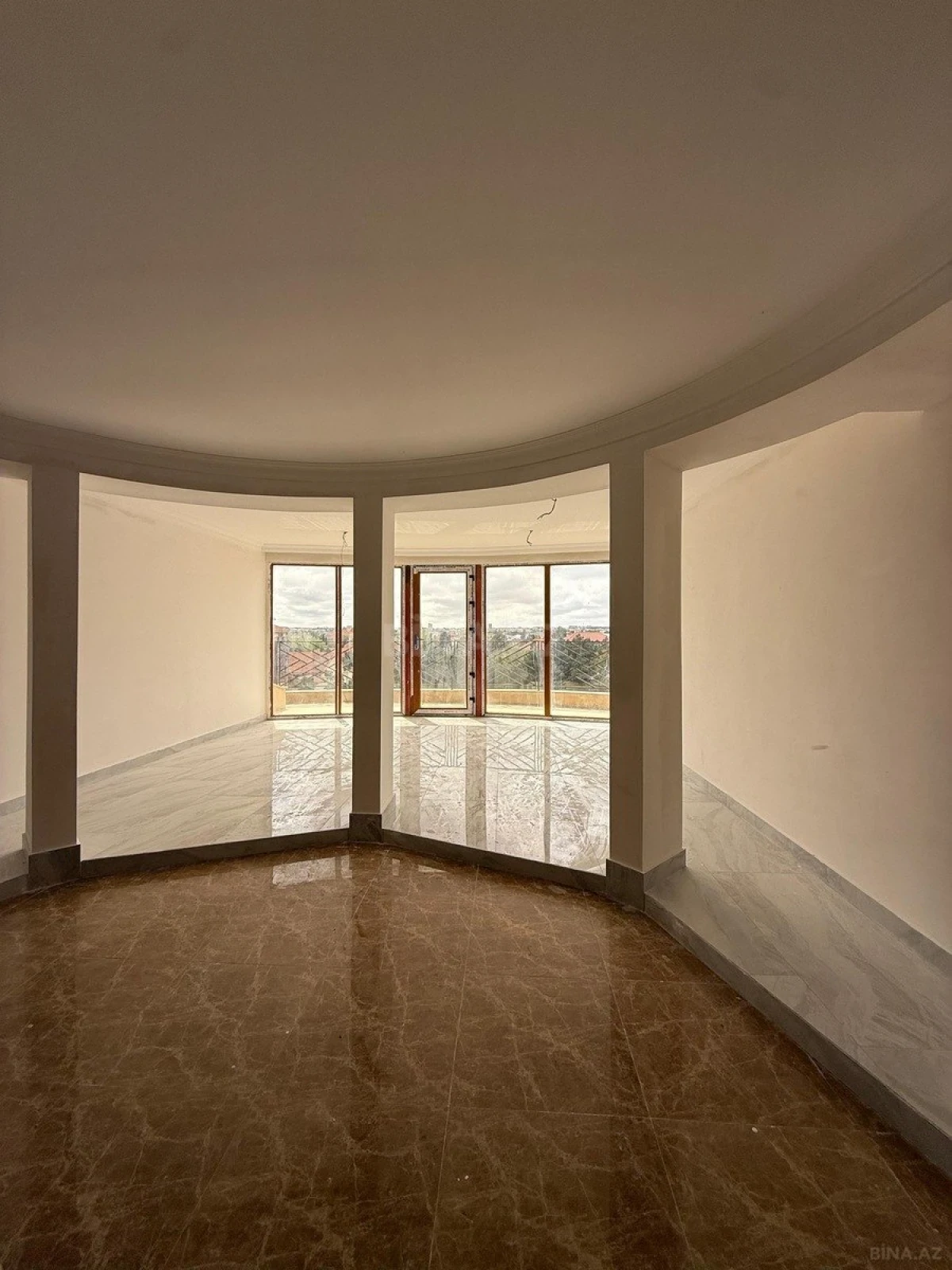 Satılır 5 otaqlı həyət evi 380 m²