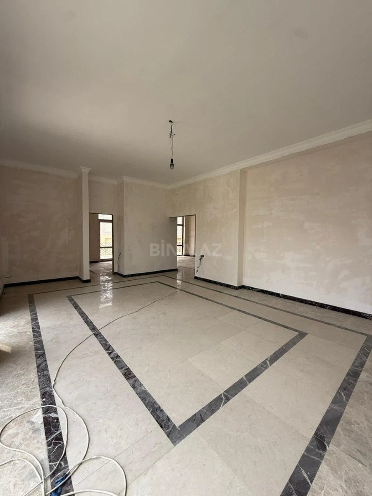 Satılır 5 otaqlı həyət evi 380 m²
