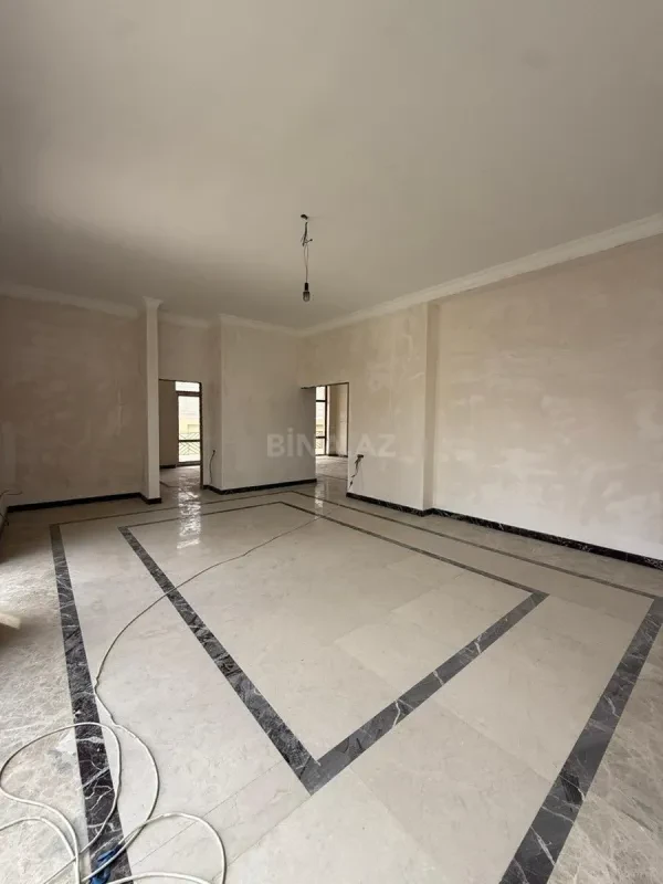 Satılır 5 otaqlı həyət evi 380 m²