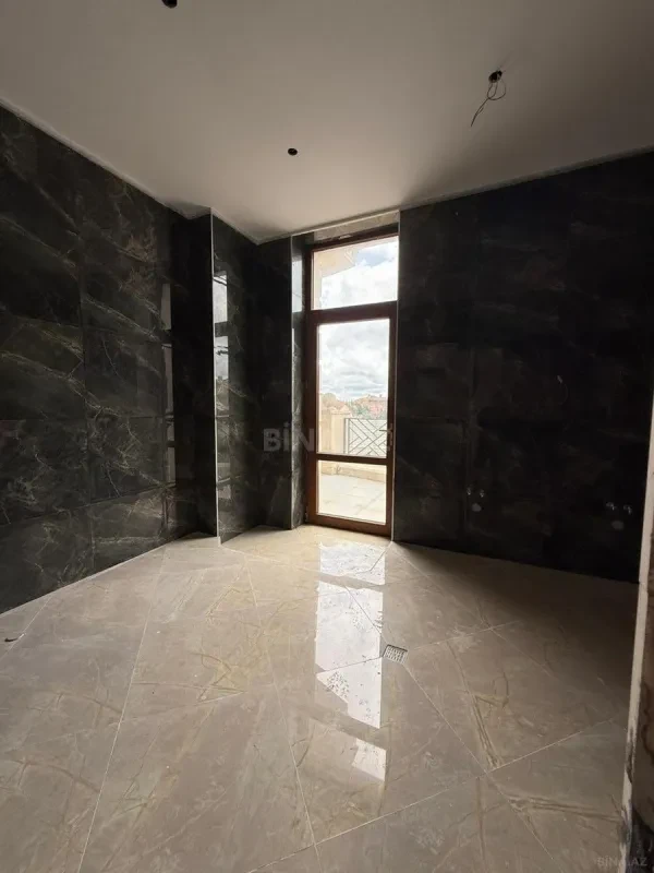 Satılır 5 otaqlı həyət evi 380 m²