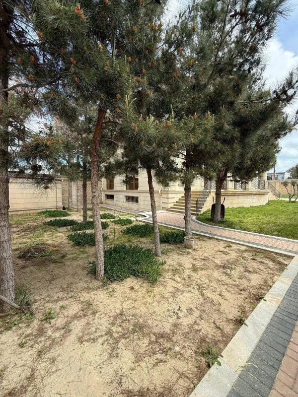 Satılır 5 otaqlı həyət evi 380 m²