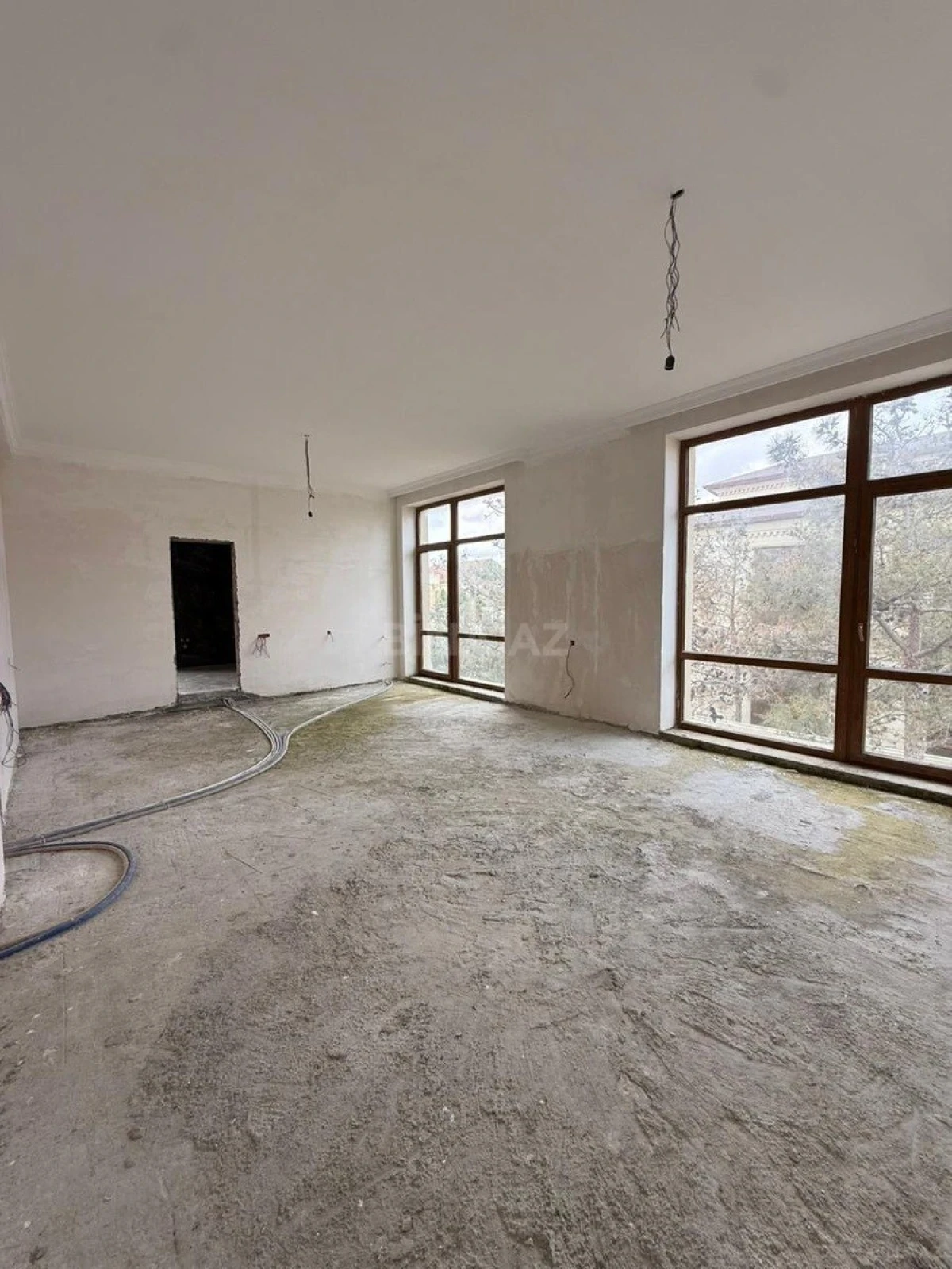 Satılır 5 otaqlı həyət evi 380 m²