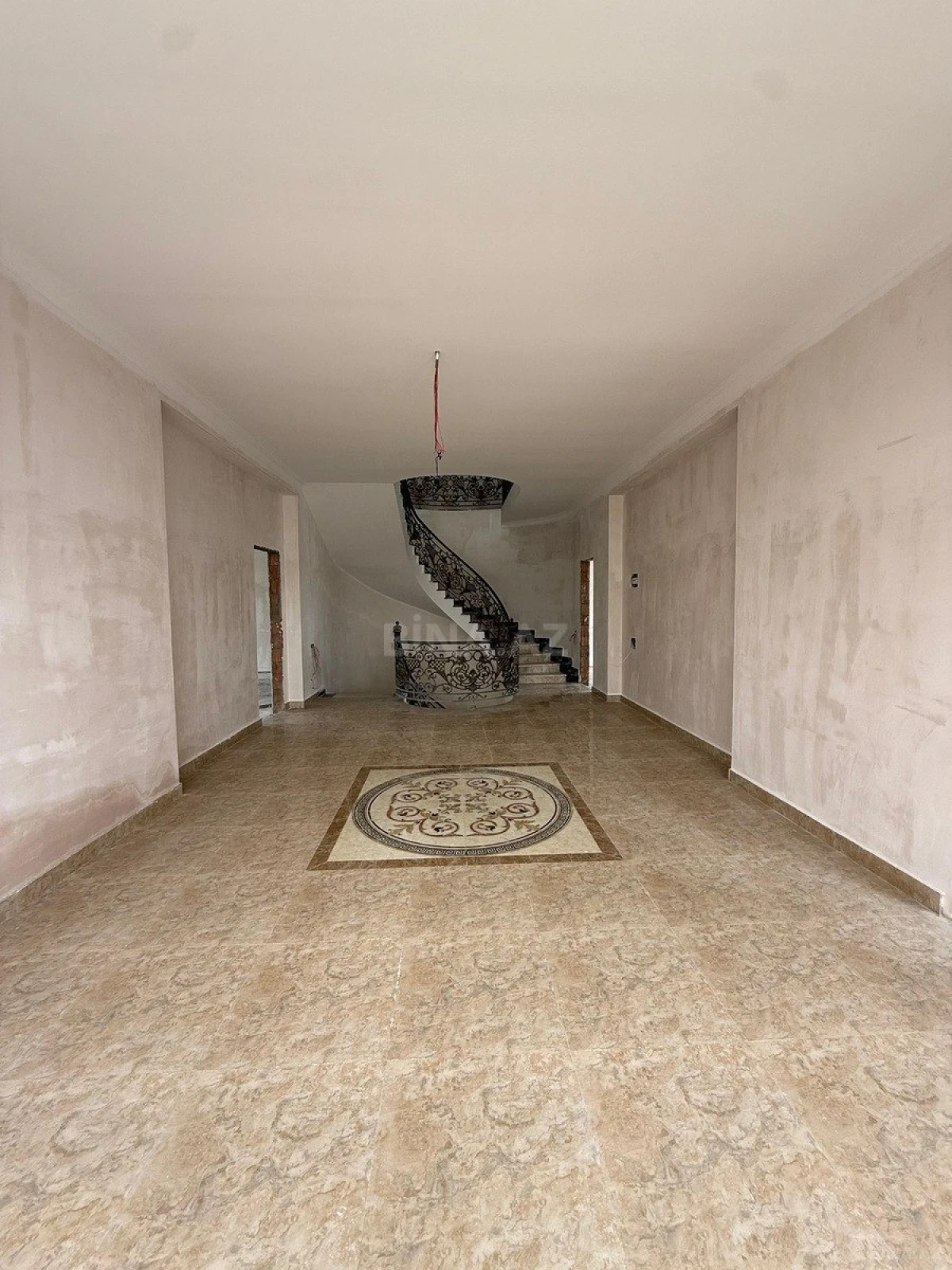 Satılır 5 otaqlı həyət evi 380 m²
