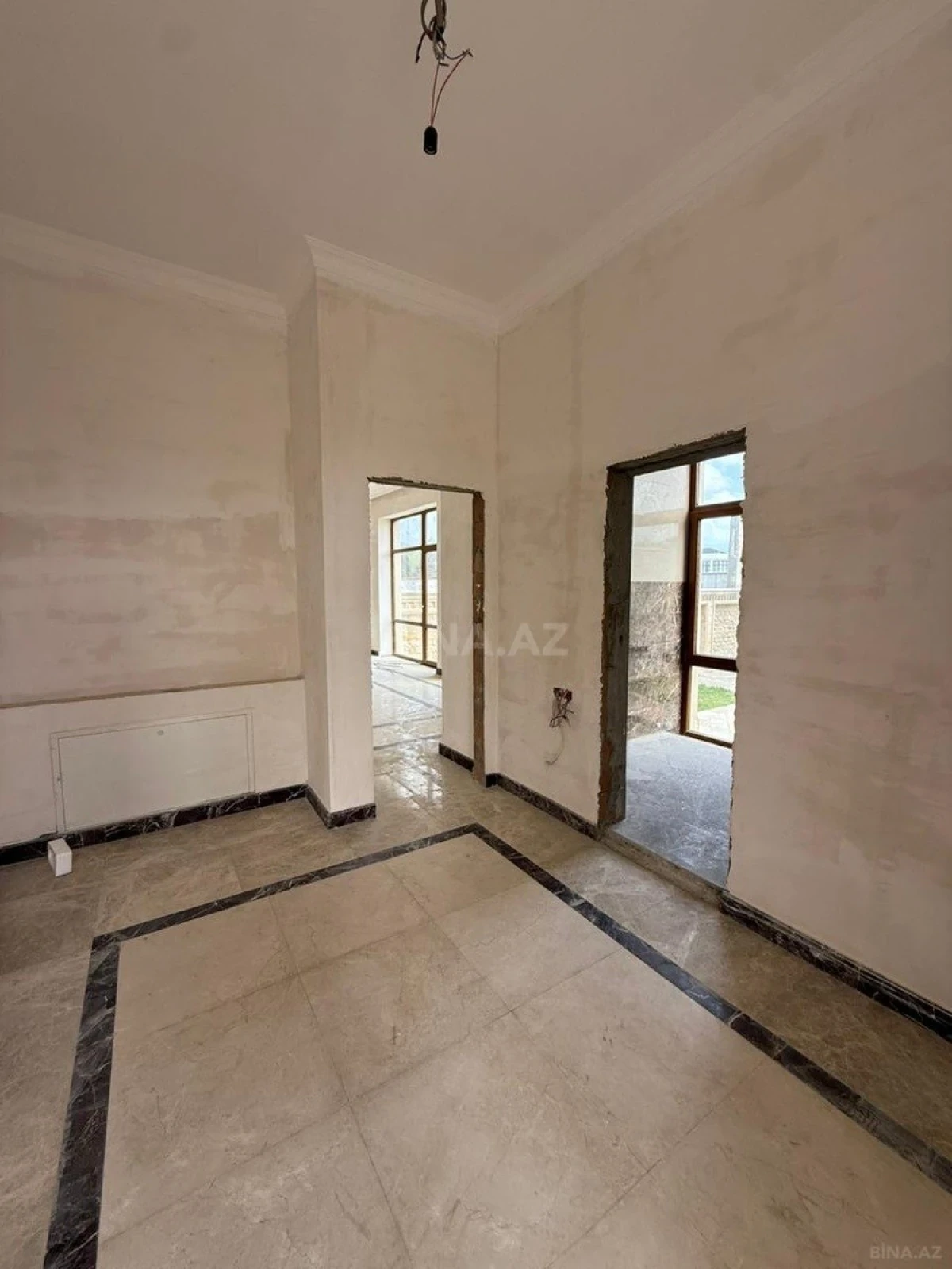 Satılır 5 otaqlı həyət evi 380 m²