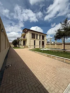 Satılır 5 otaqlı həyət evi 380 m²