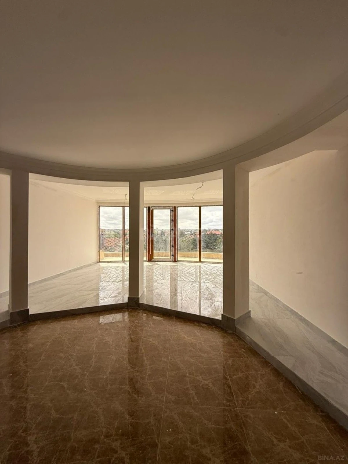 Satılır 5 otaqlı həyət evi 380 m²