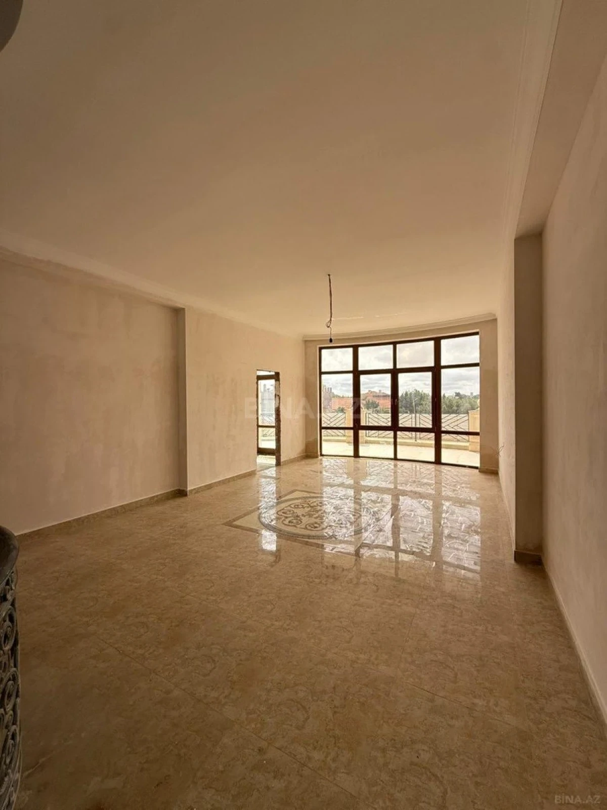 Satılır 5 otaqlı həyət evi 380 m²