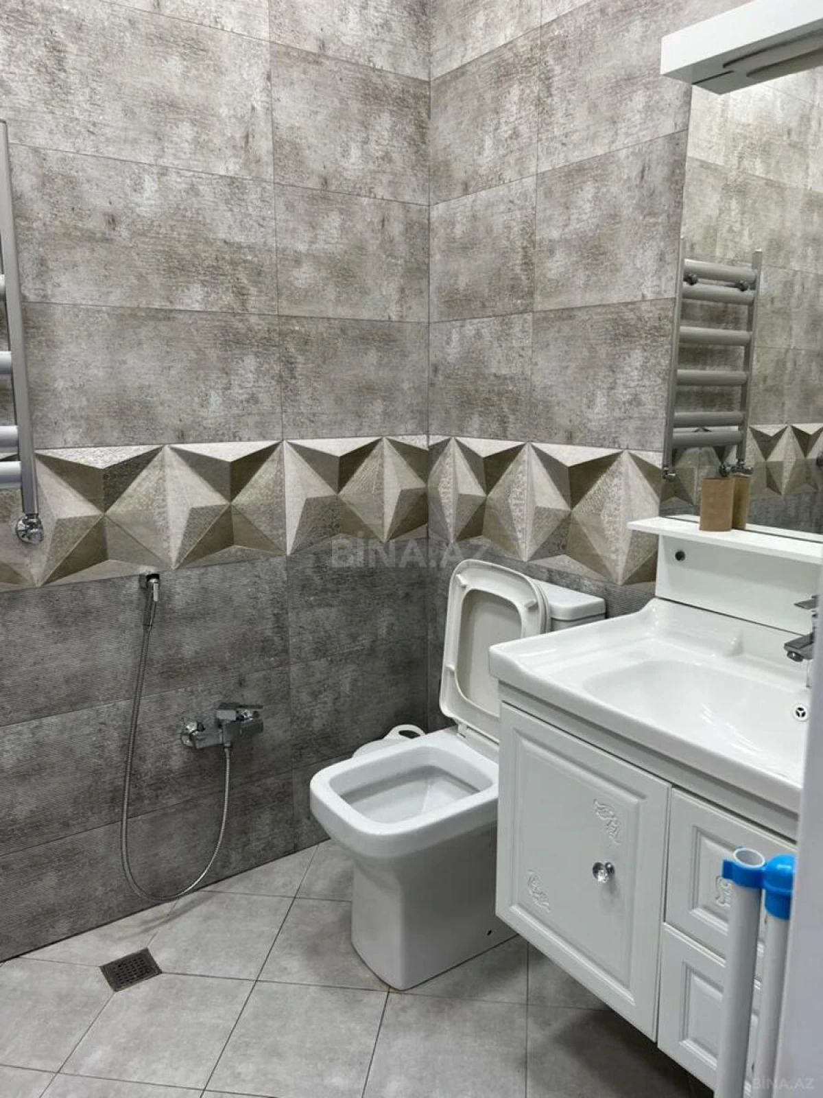 Kirayə verilir 2 otaqlı mənzil 65 m²