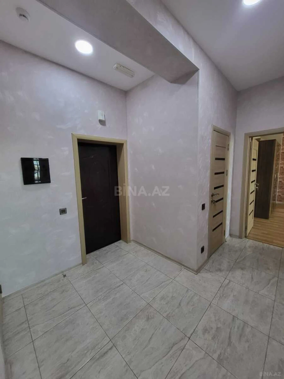 Satılır 3 otaqlı mənzil 107 m²