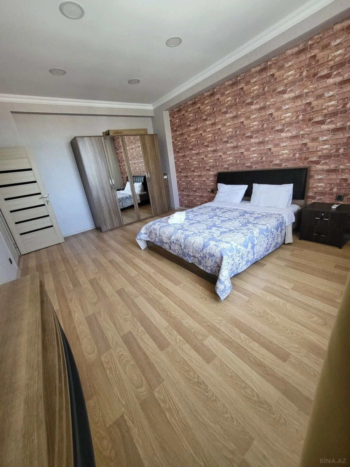 Satılır 3 otaqlı mənzil 107 m²