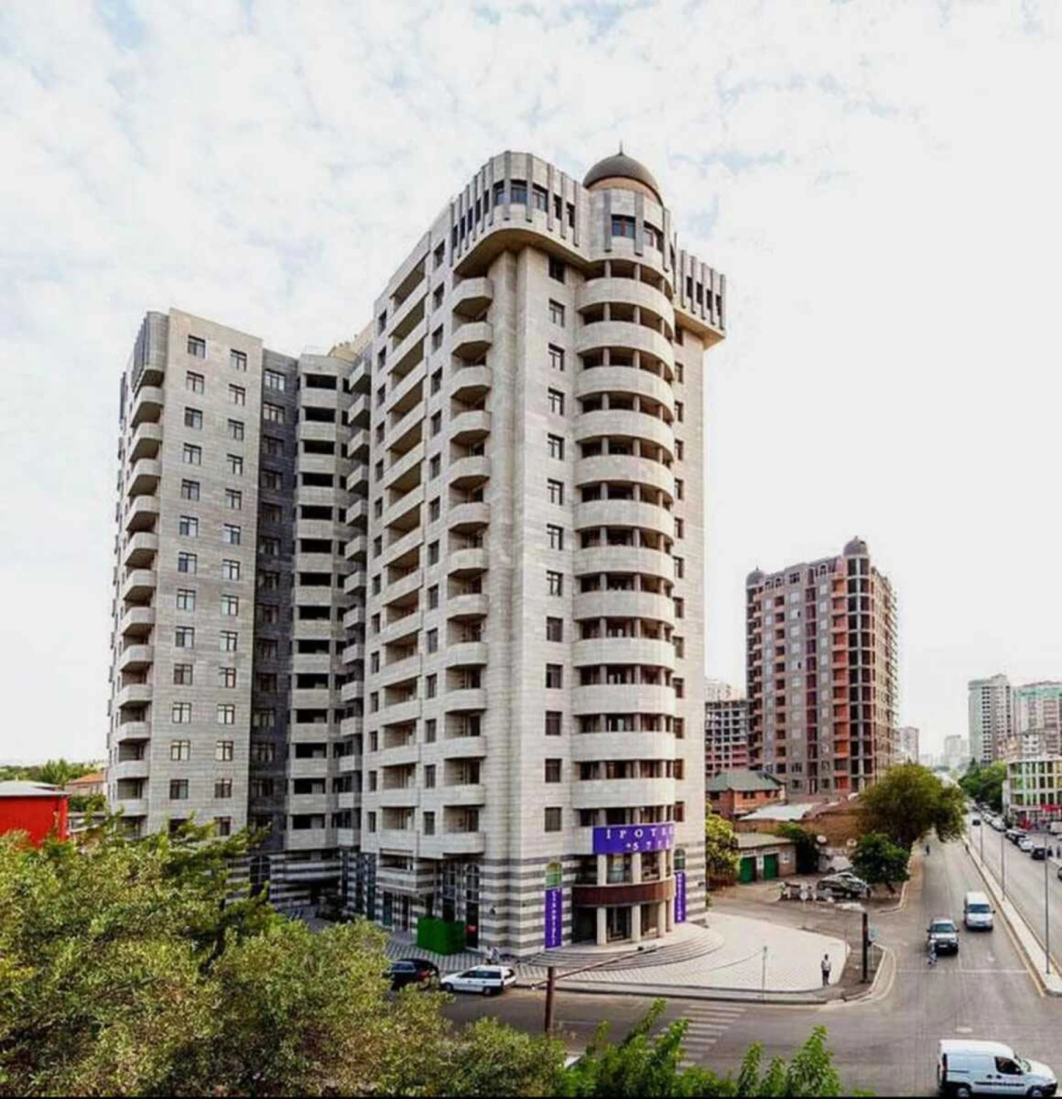 Satılır 3 otaqlı mənzil 107 m²