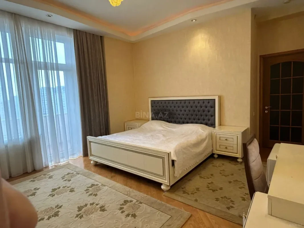 Satılır 3 otaqlı mənzil 175 m²