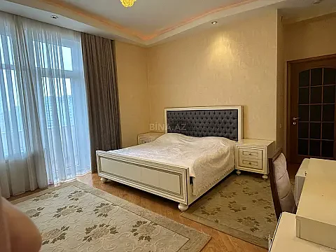 Satılır 3 otaqlı mənzil 175 m²