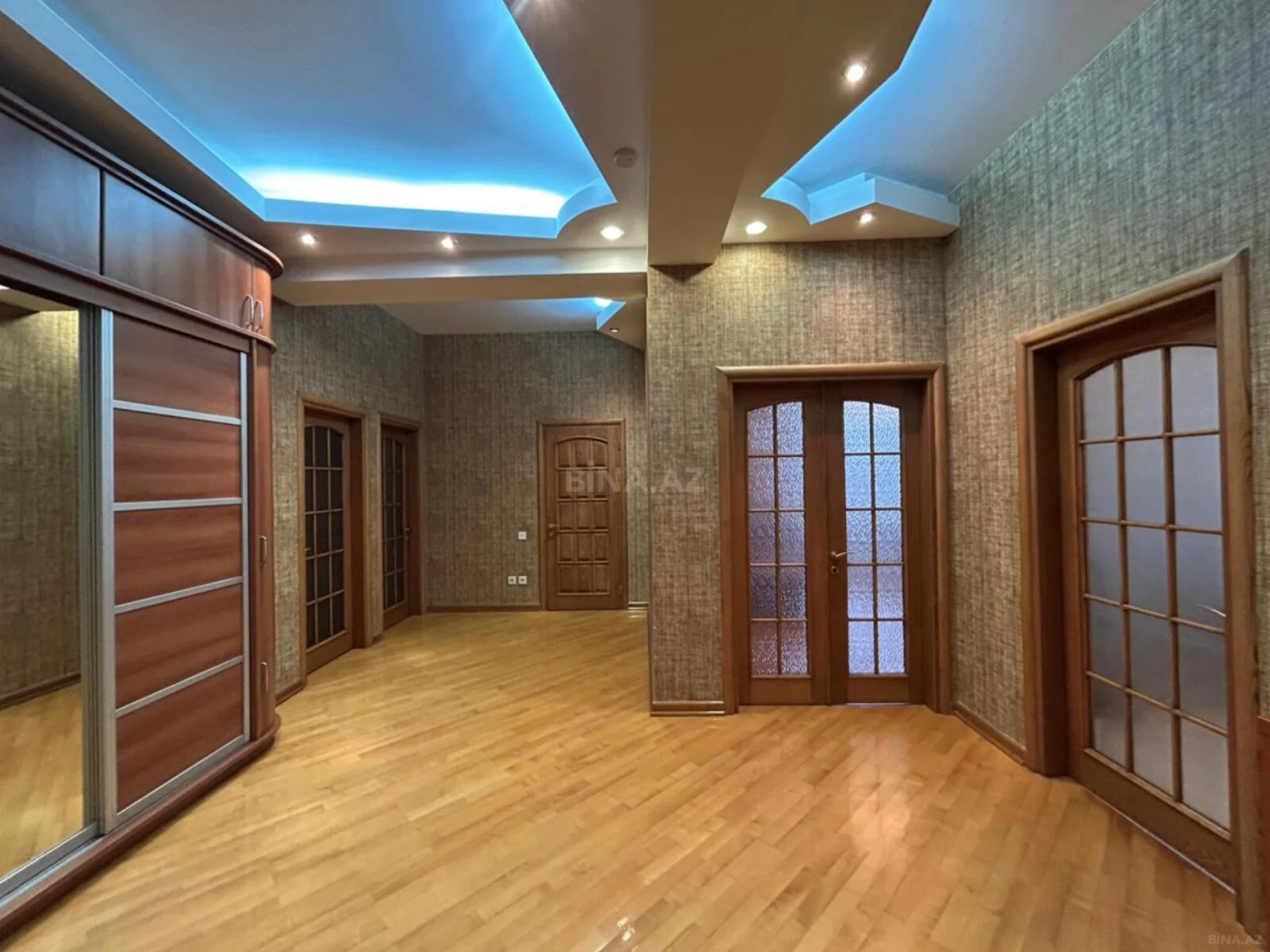 Satılır 3 otaqlı mənzil 175 m²