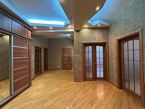 Satılır 3 otaqlı mənzil 175 m²
