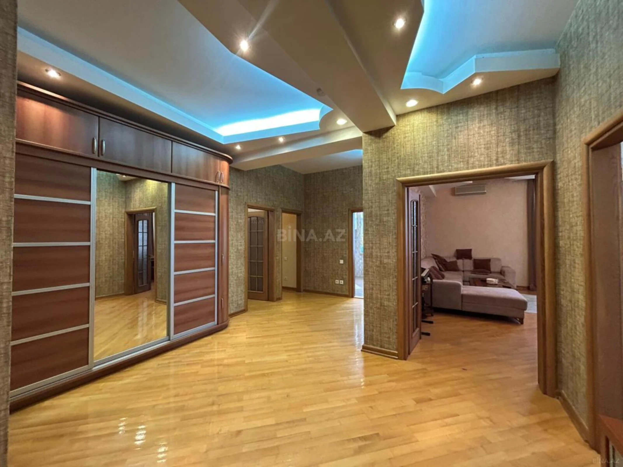 Satılır 3 otaqlı mənzil 175 m²