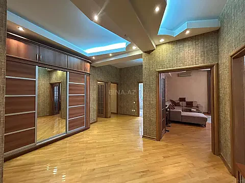 Satılır 3 otaqlı mənzil 175 m²