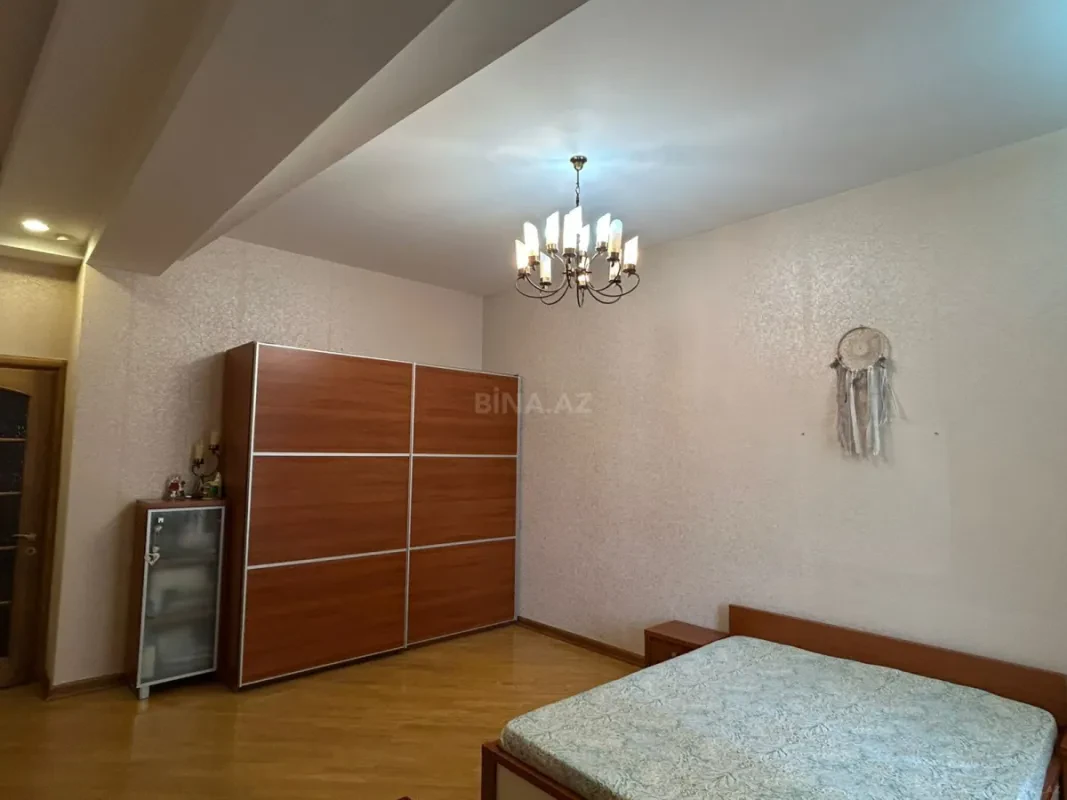 Satılır 3 otaqlı mənzil 175 m²