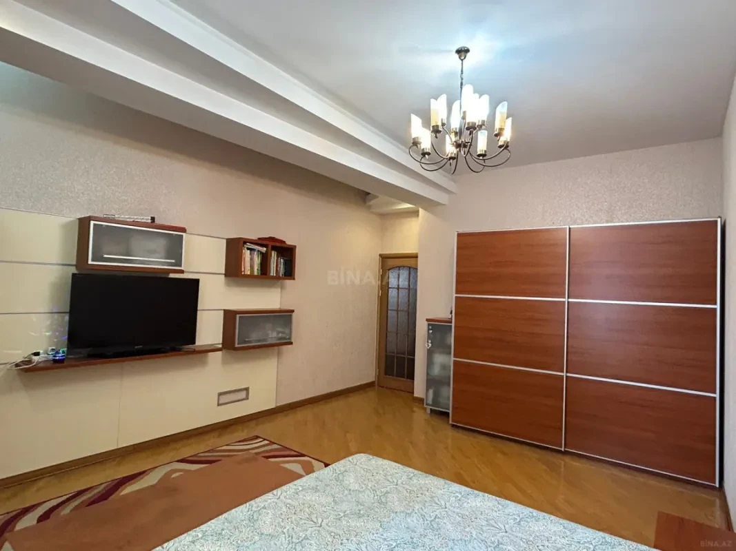 Satılır 3 otaqlı mənzil 175 m²