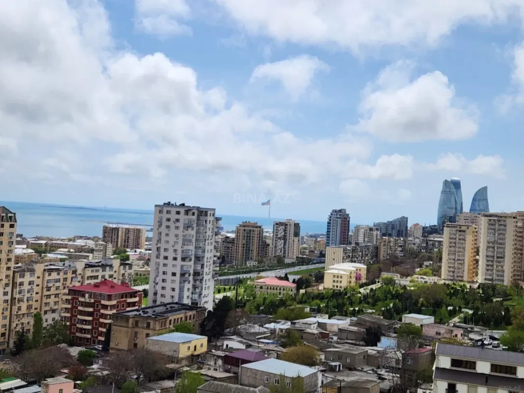 Satılır 4 otaqlı mənzil 186 m²