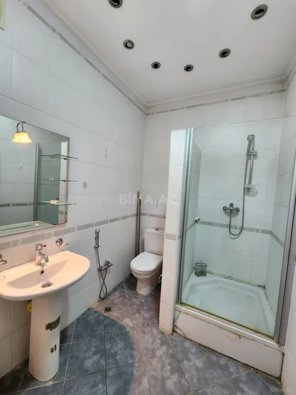 Satılır 4 otaqlı mənzil 186 m²
