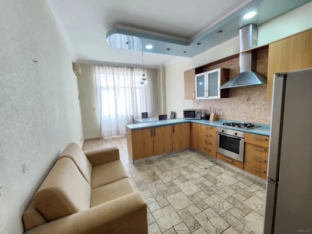 Satılır 4 otaqlı mənzil 186 m²