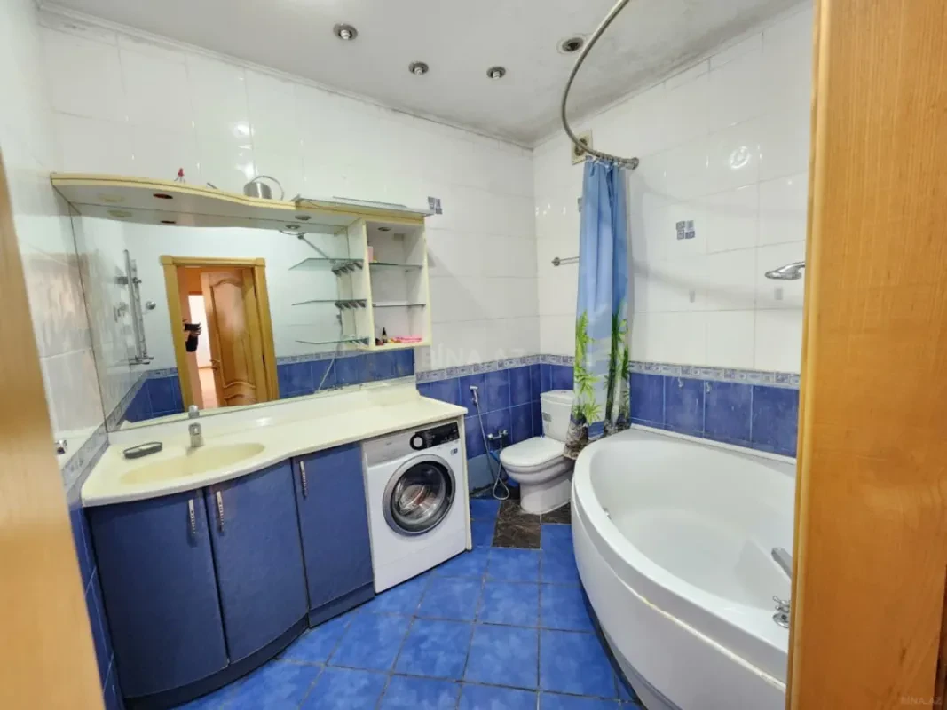 Satılır 4 otaqlı mənzil 186 m²