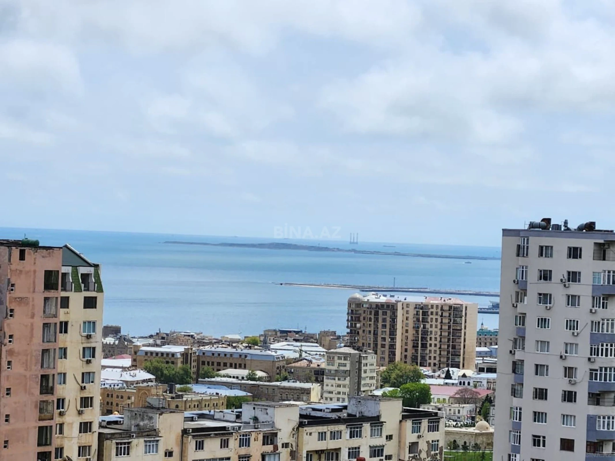 Satılır 4 otaqlı mənzil 186 m²