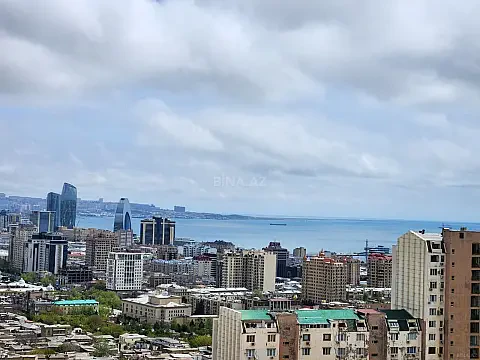 Satılır 4 otaqlı mənzil 186 m²