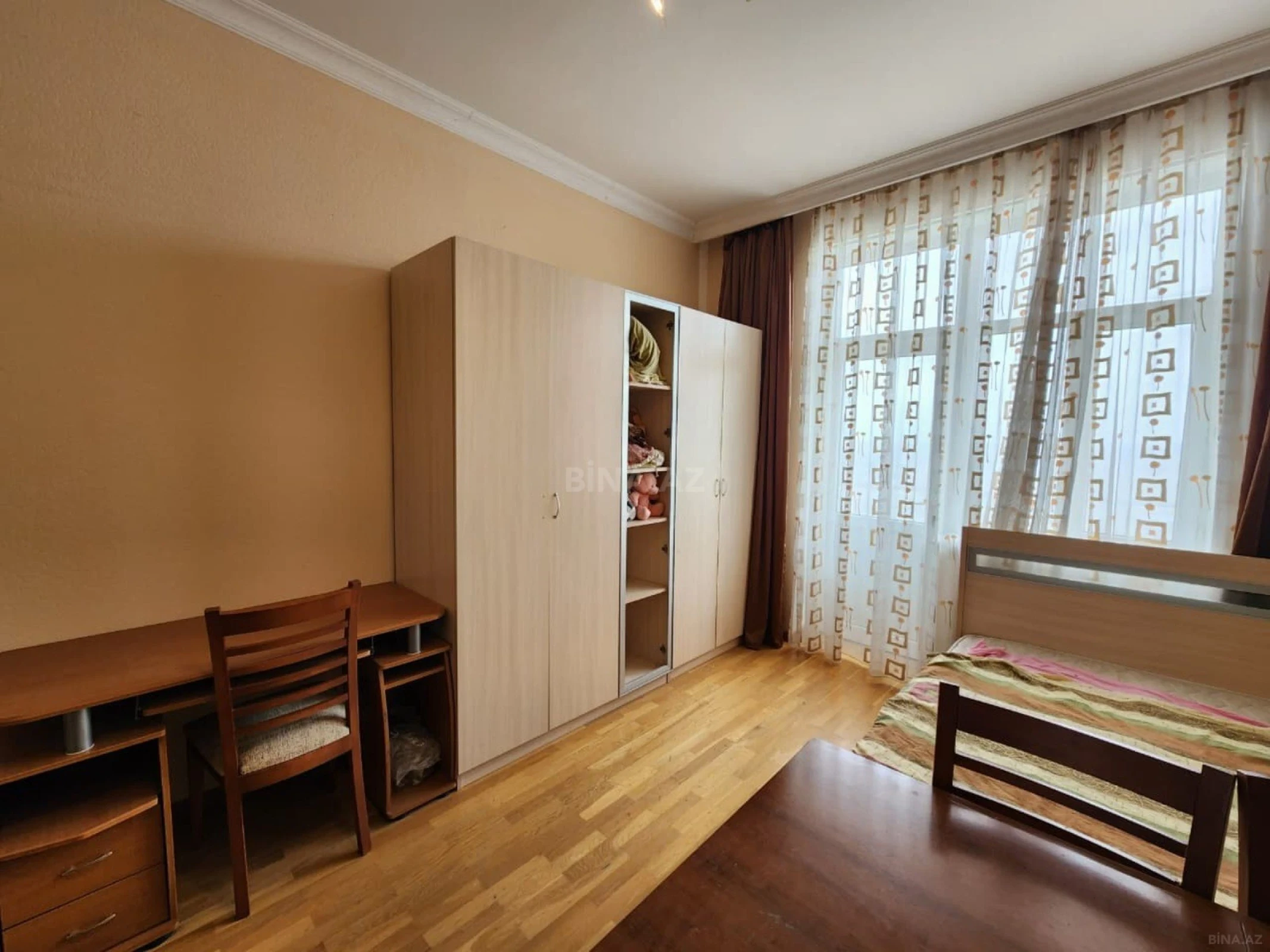 Satılır 4 otaqlı mənzil 186 m²