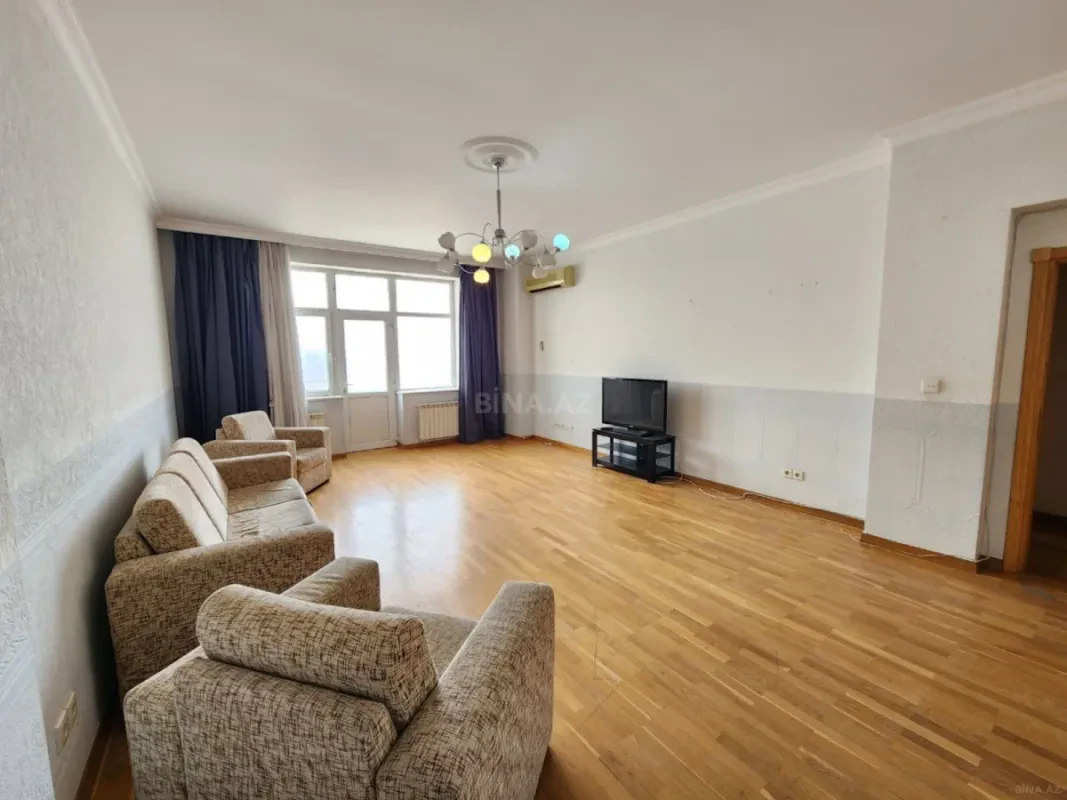 Satılır 4 otaqlı mənzil 186 m²
