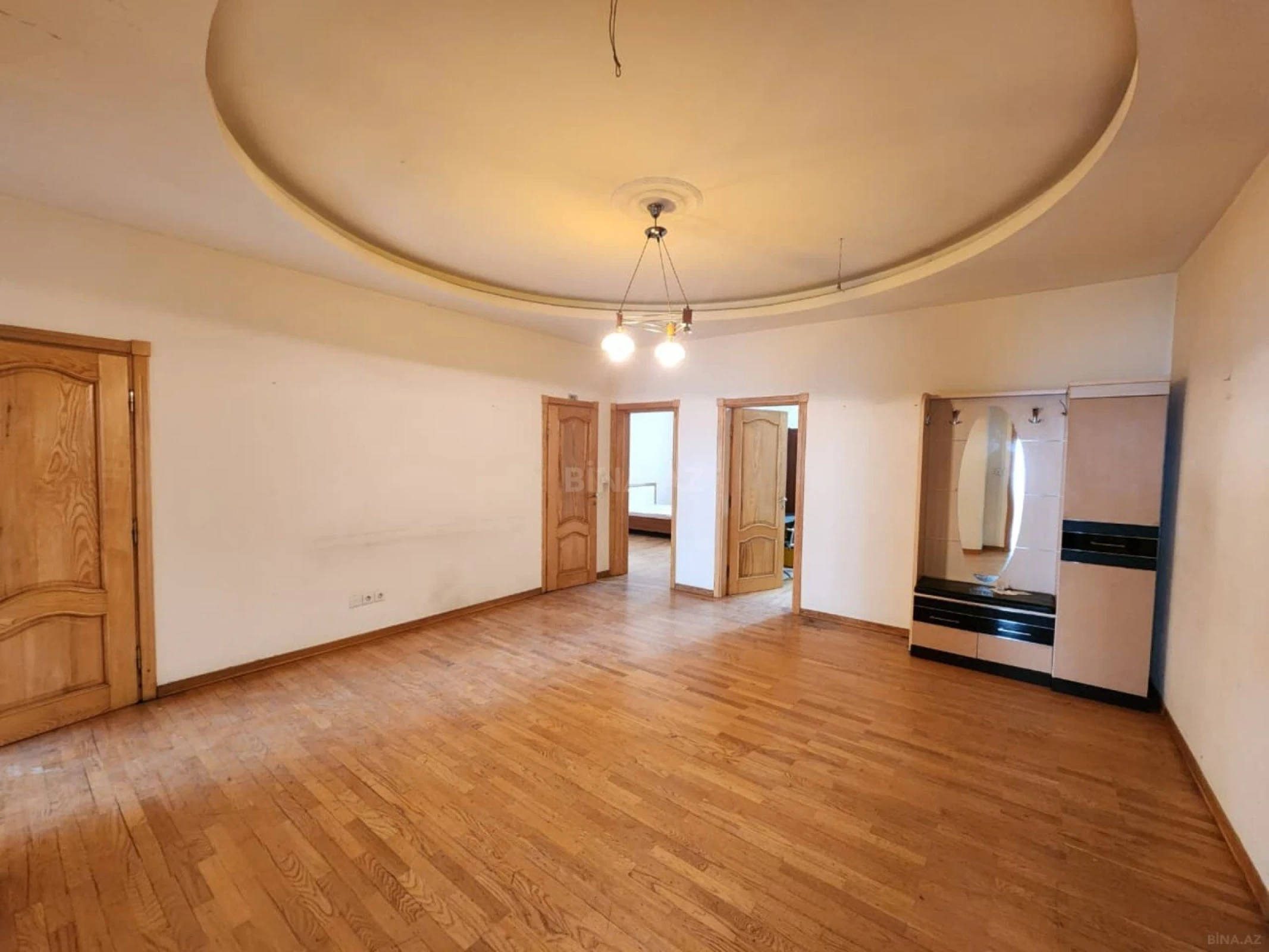 Satılır 4 otaqlı mənzil 186 m²