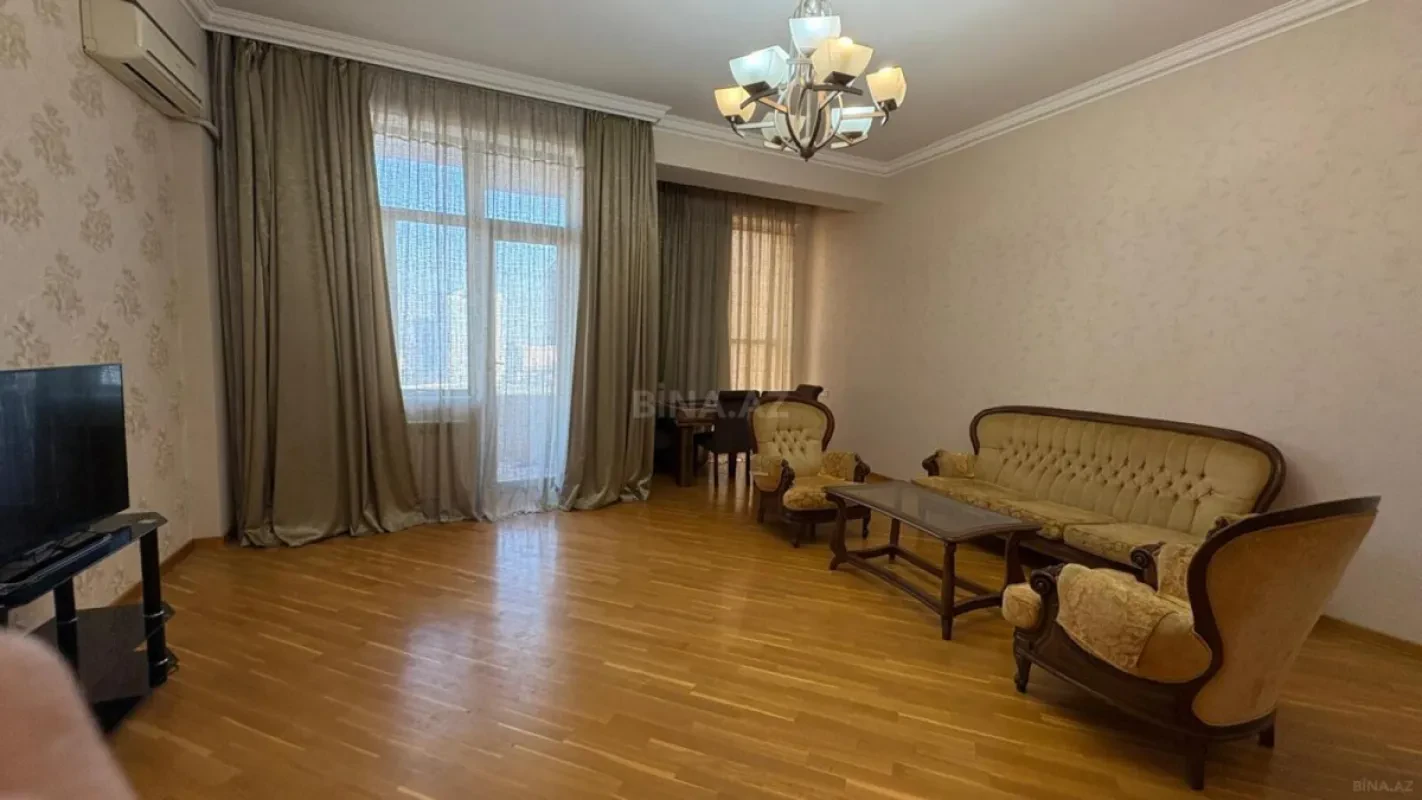 Satılır 3 otaqlı mənzil 118 m²