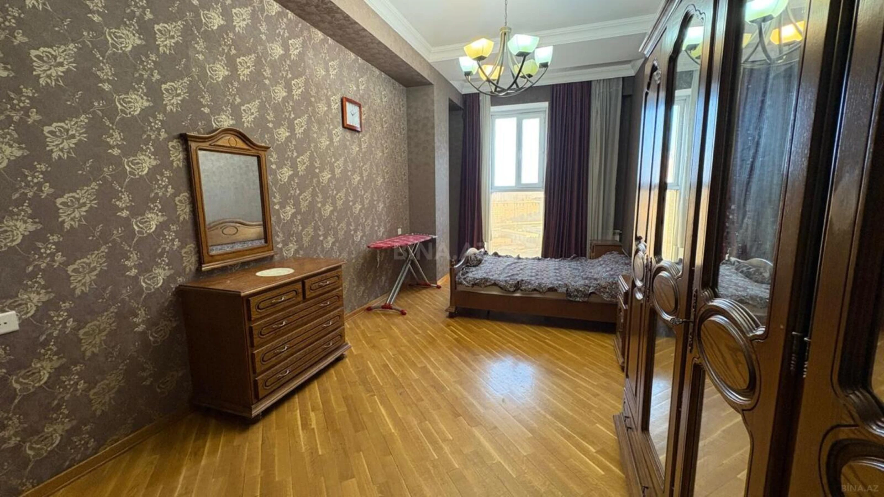 Satılır 3 otaqlı mənzil 118 m²