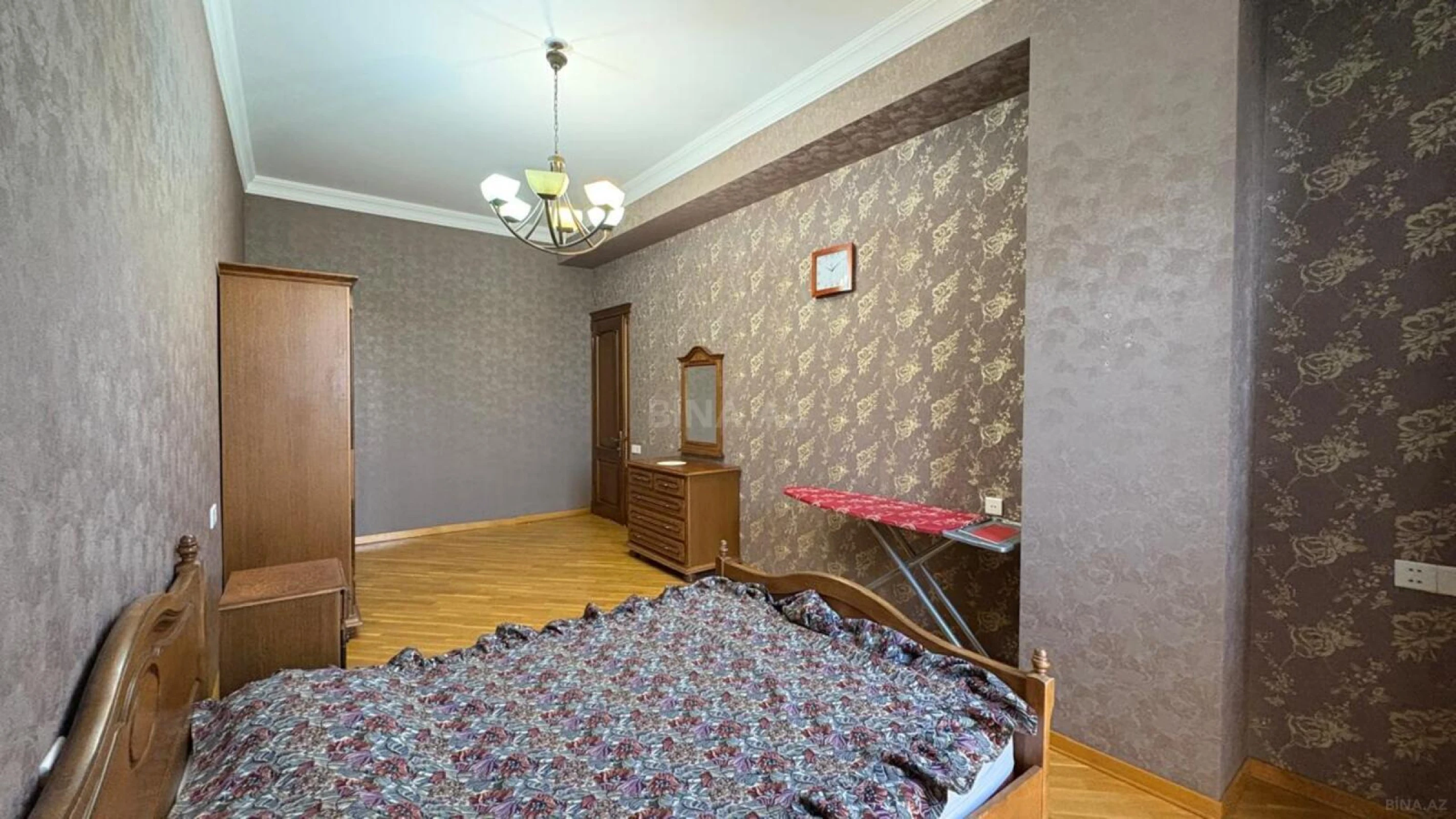 Satılır 3 otaqlı mənzil 118 m²