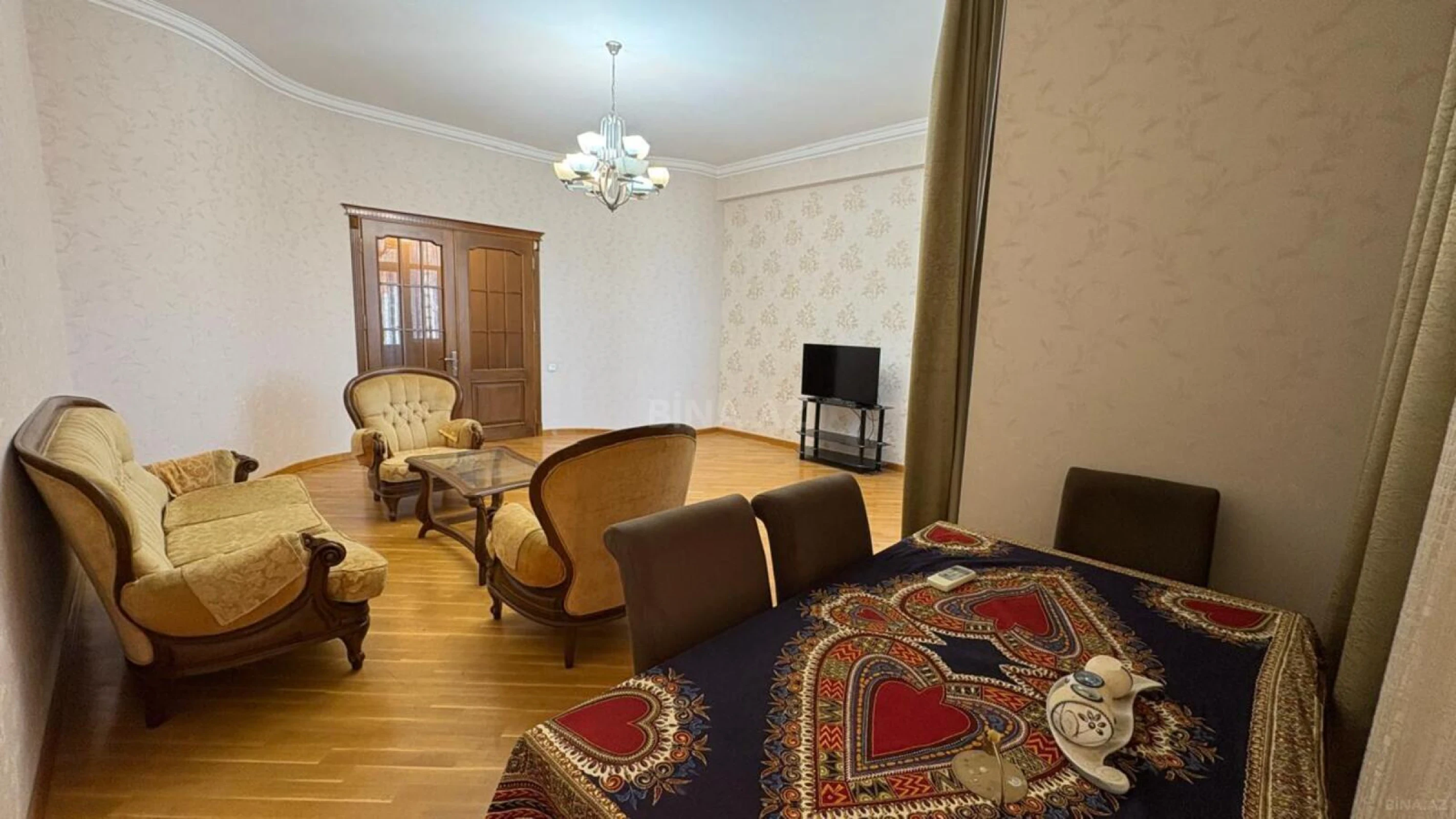 Satılır 3 otaqlı mənzil 118 m²