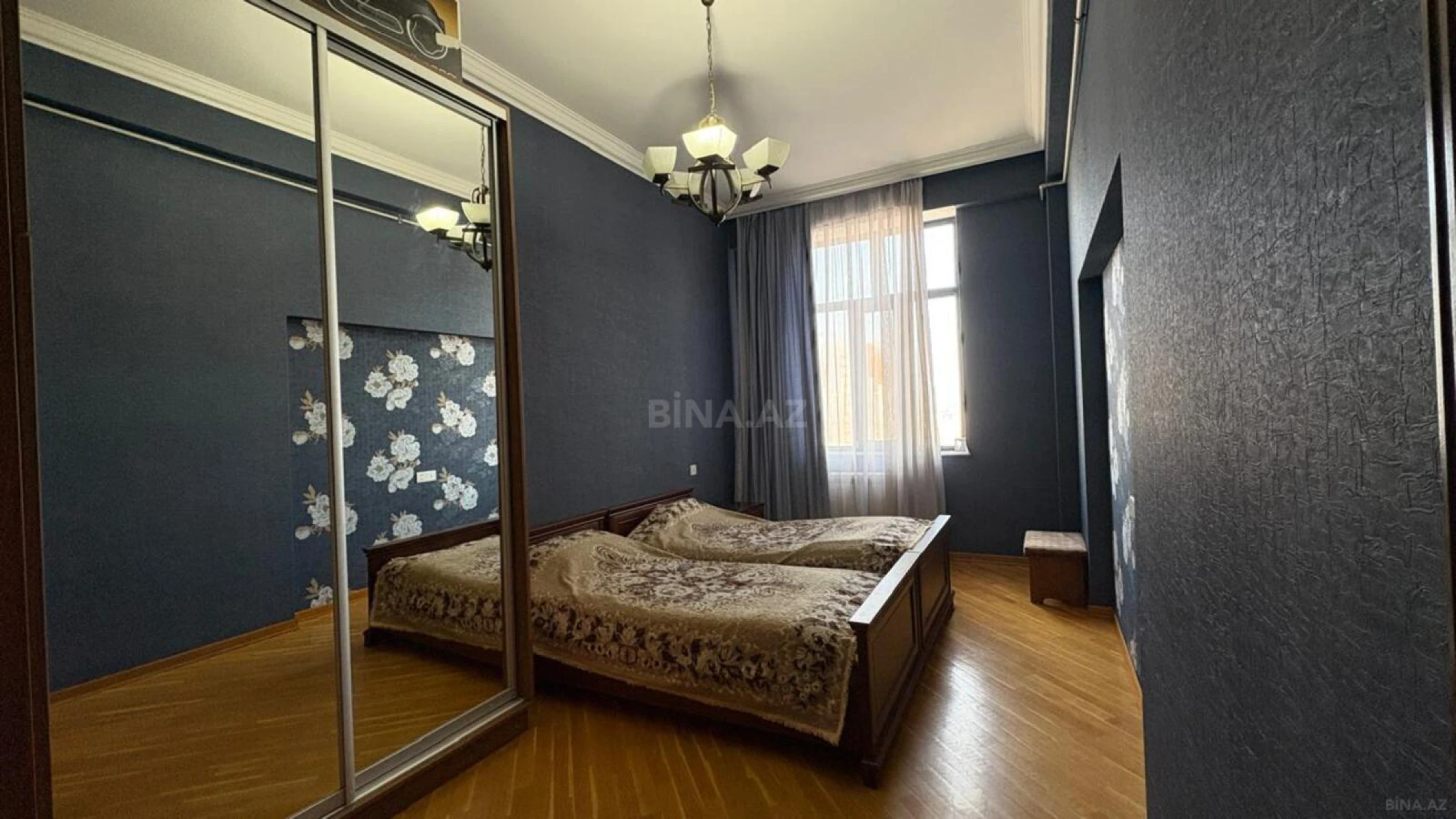 Satılır 3 otaqlı mənzil 118 m²