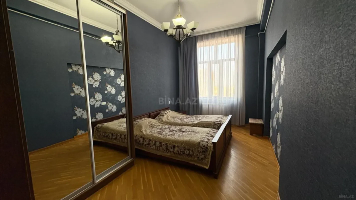 Satılır 3 otaqlı mənzil 118 m²